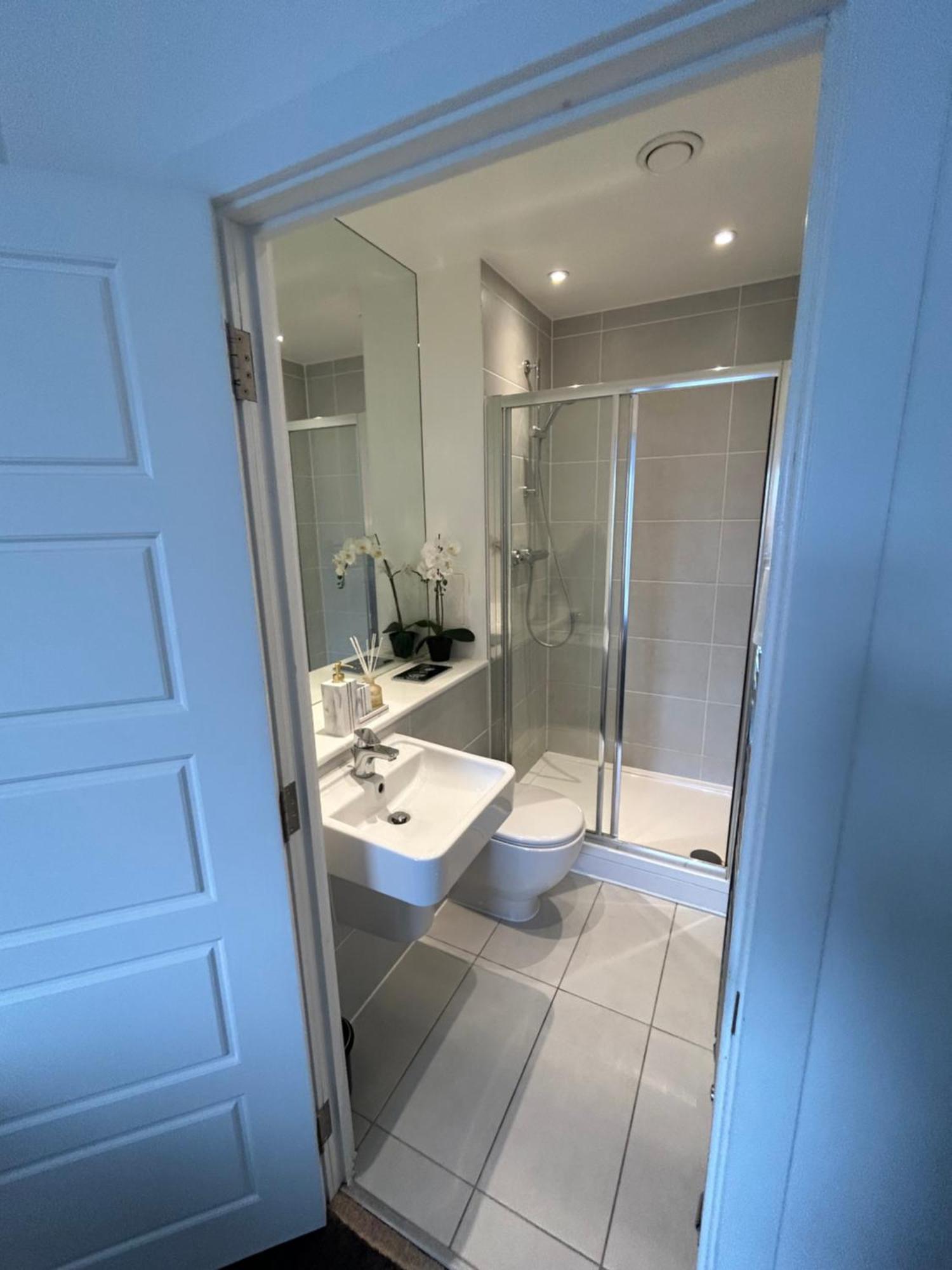 Contemporary Urban Retreat, 2-Bedroom Haven By London City Airport Екстер'єр фото